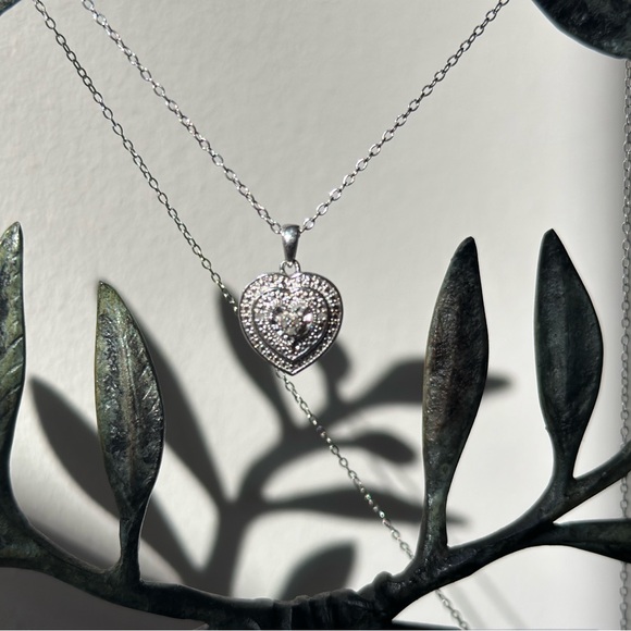 Elegant Silver Heart Pendant Necklace - Picture 2 of 7